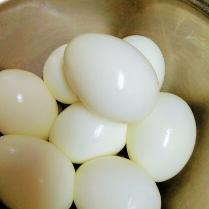 たっぷり茹で卵作りました♪しっかりと冷やしたので殻がつるんとむけました(*´∇｀)